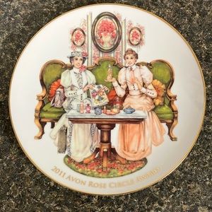 3/$15 ❤️ 2011 avon rose circle Mrs. Albee award plate
